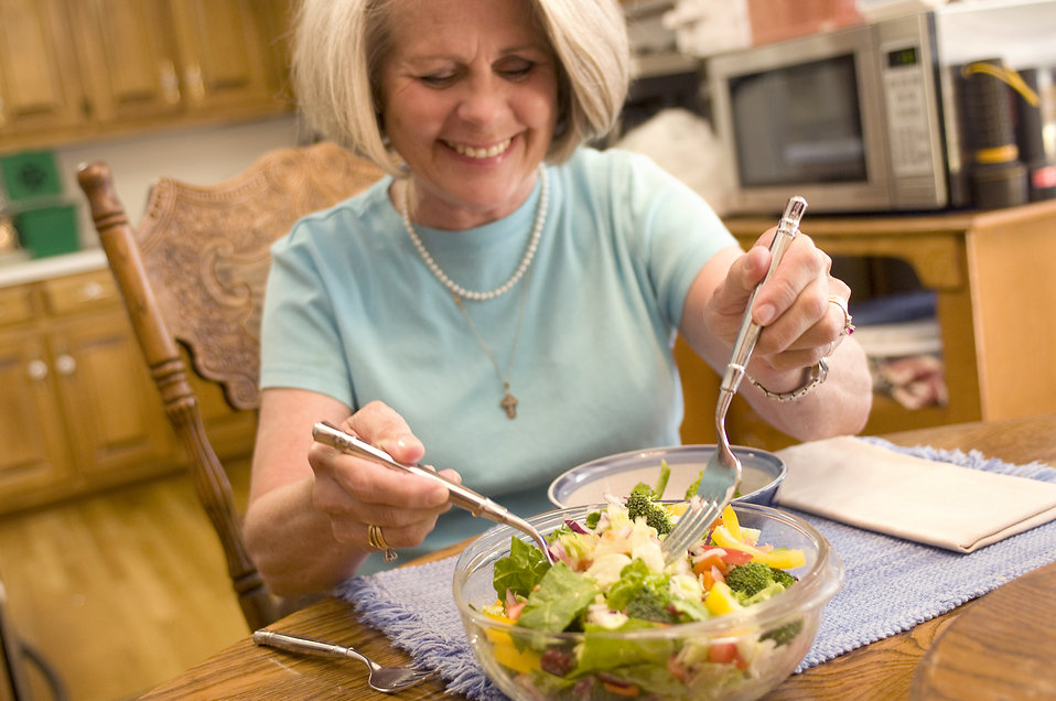 17229-a-woman-eating-a-fresh-salad-pv